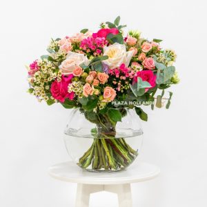 Bouquet of pink flowers in a glass vase