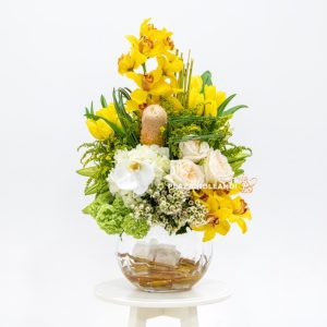 yellow and white flower arrangement for eid
