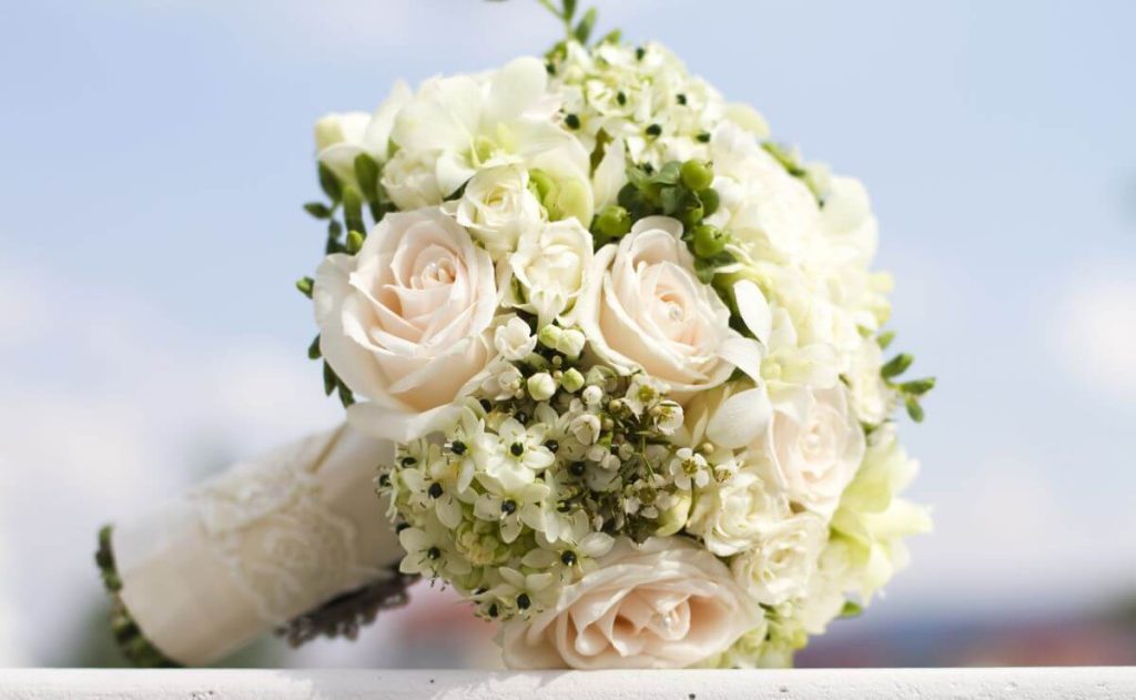 White and green bridal bouquet