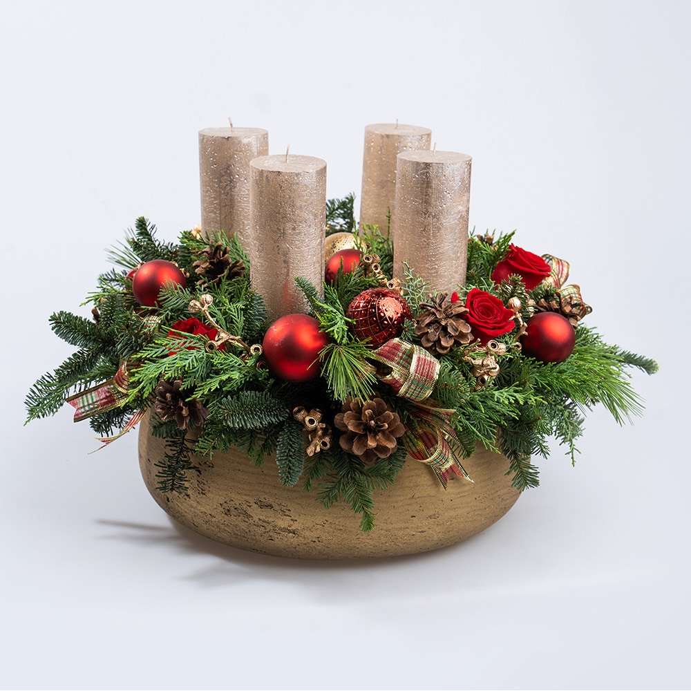Christmas Table Centerpiece with Evergreens & Ornaments 8 Christmas Table Centerpiece with Evergreens & Ornaments