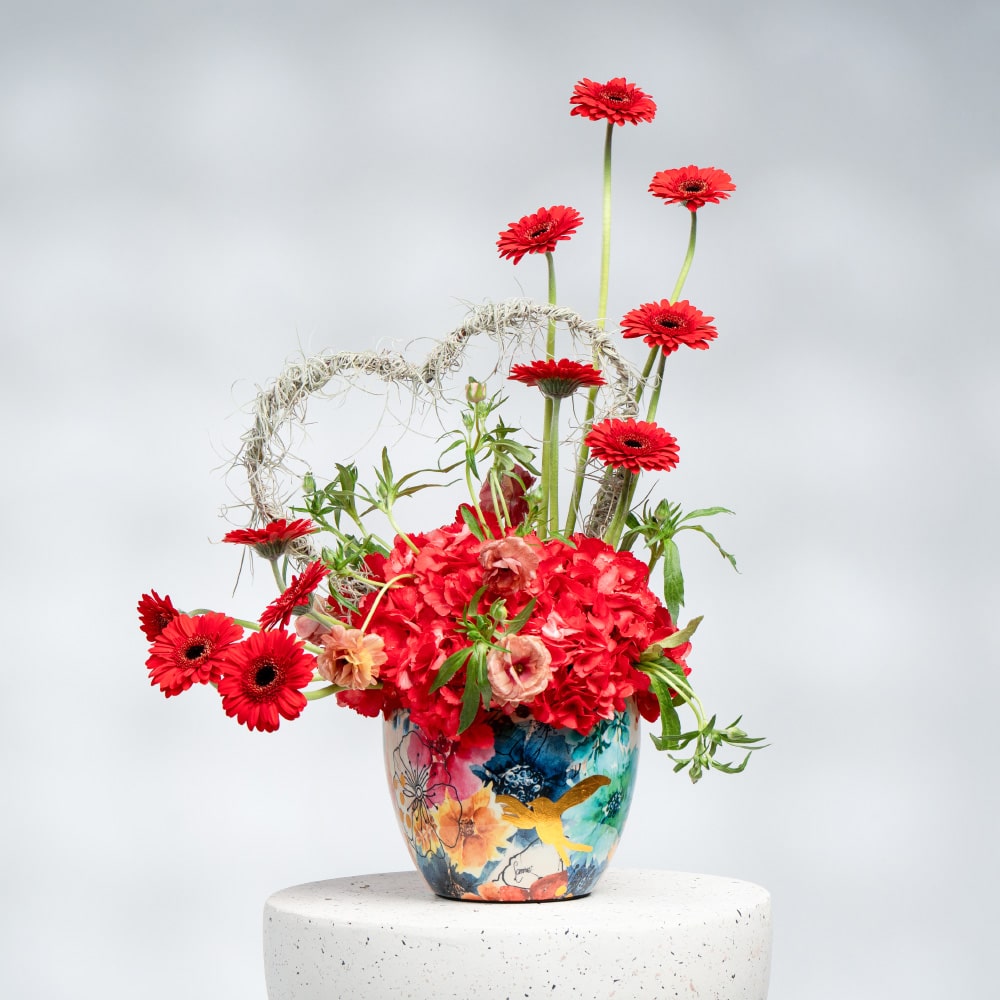 A18 Heartfelt Blooms: Red Hydrangea, Gerbera in Pot (H 25 cm)