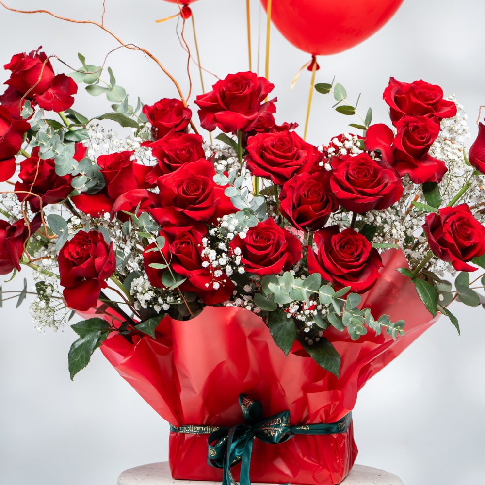 DSC08759 Luxurious Red Roses, Gypsophila with Balloons