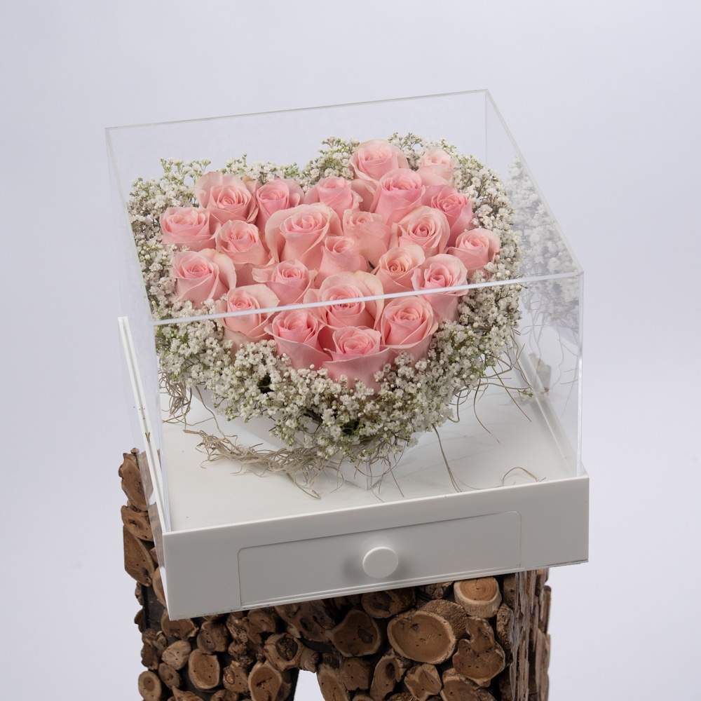 DSC04311 Delicate Love: Gypsophila and Pink Roses in an Acrylic Box with Chocolate