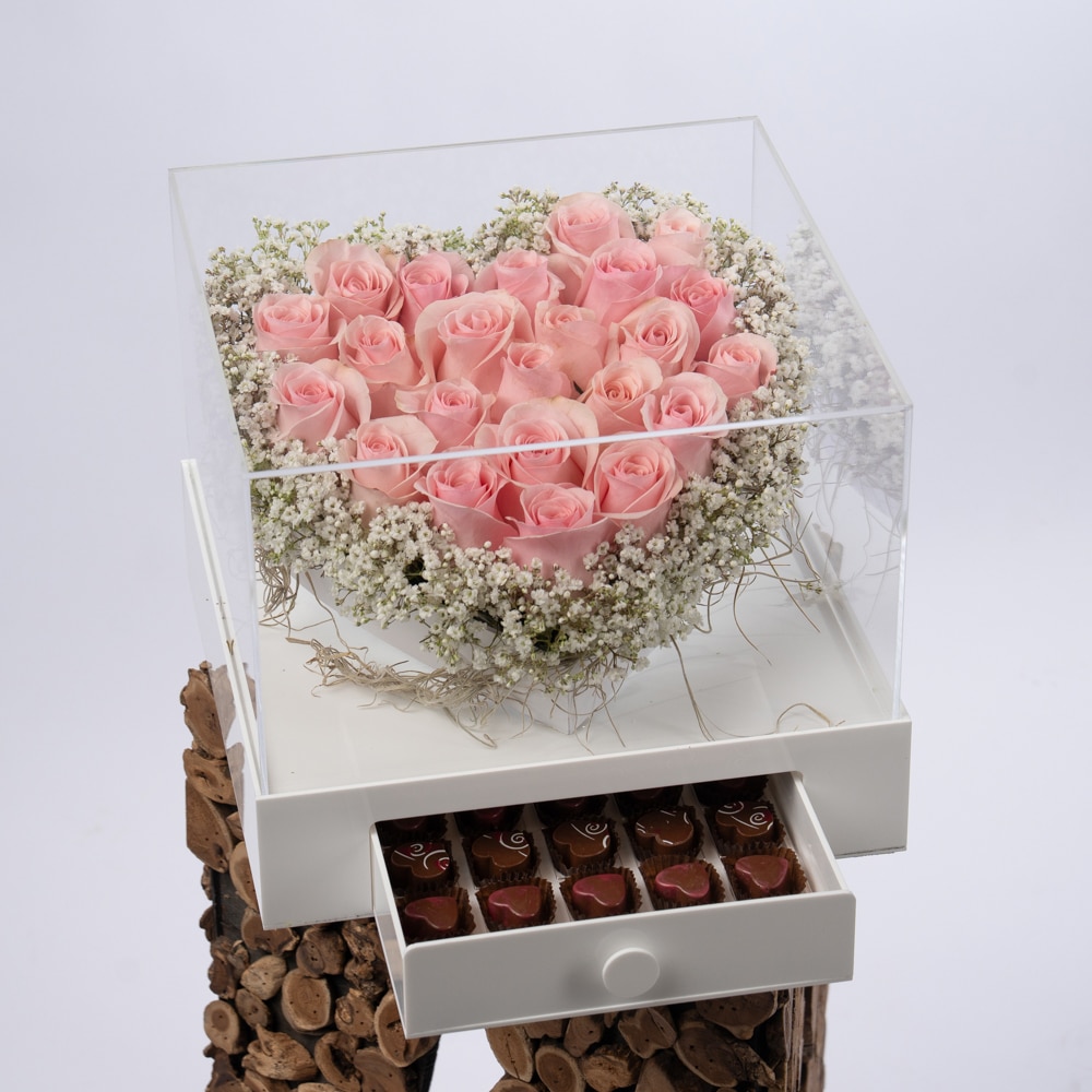 DSC04313 Gypsophila and Pink Roses in an Acrylic