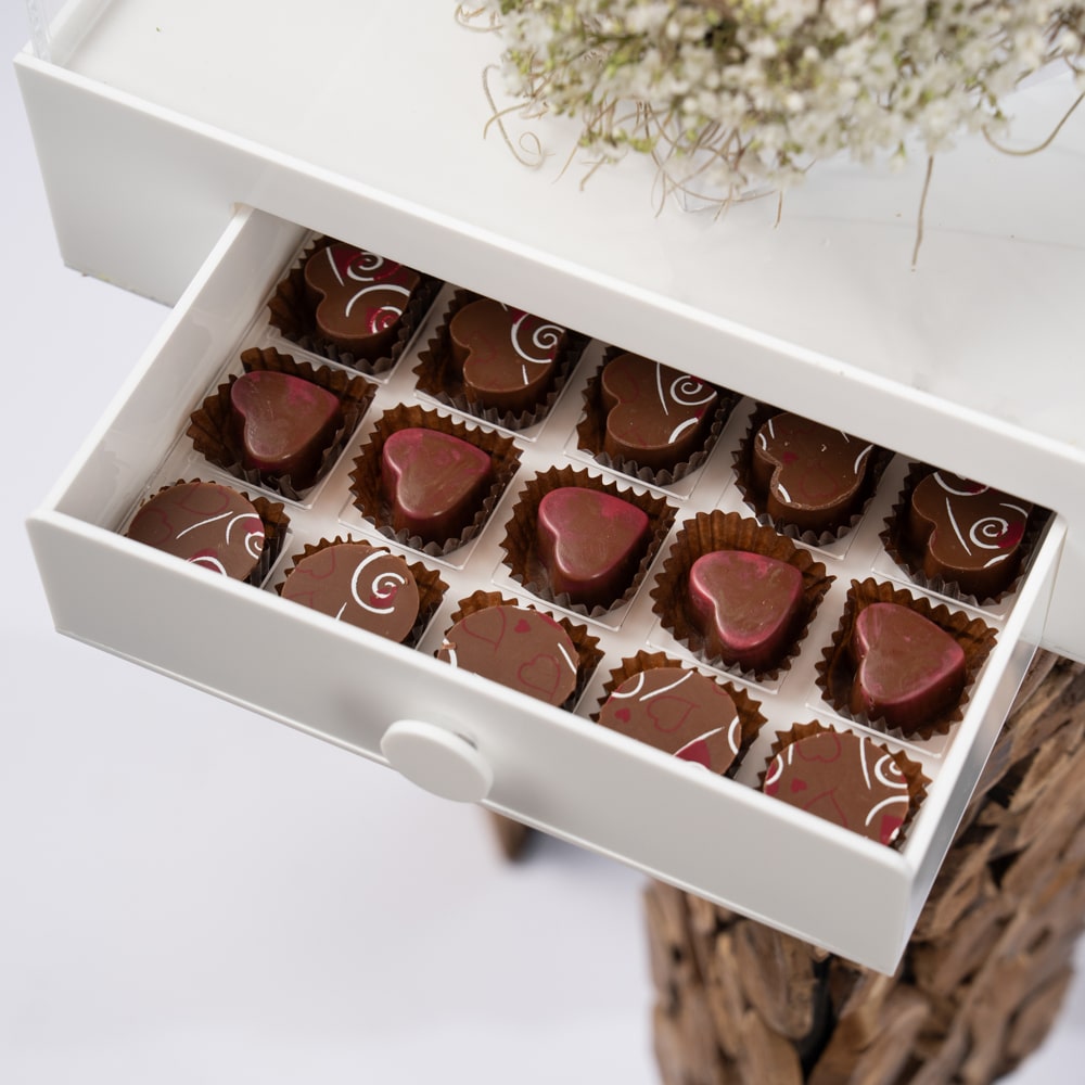 DSC04316 Delicate Love: Gypsophila and Pink Roses in an Acrylic Box with Chocolate