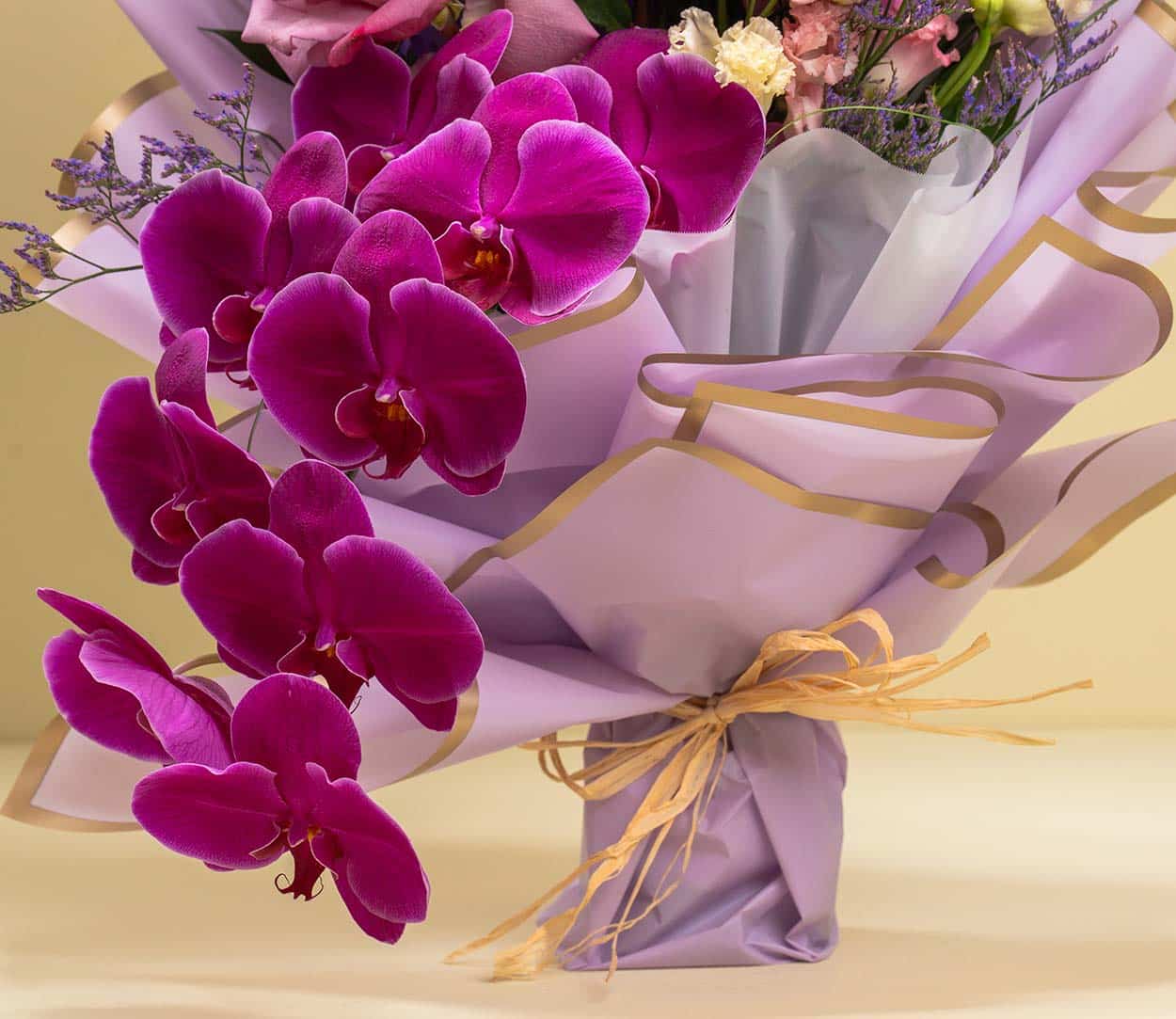 DSC06925 Royal Purple Mist - Roses Phalaenopsis Limonium Delphinium