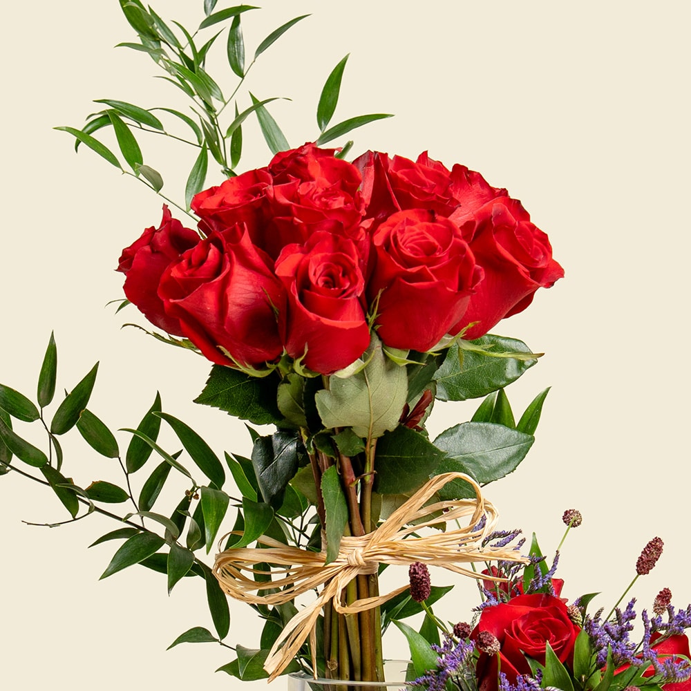 7.2 Rose & Italian Ruscus Elegant Bouquet