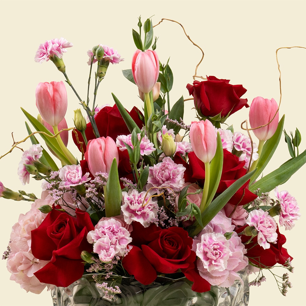 09.1 Red Roses, Tulips, Carnations & Limonium in Glass Vase – H25cm