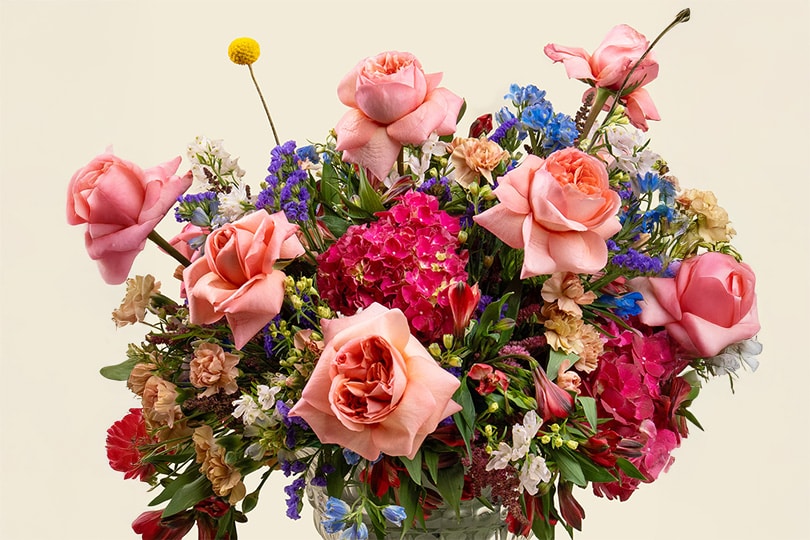8.2 Charming Garden Arrangement with Roses & Astilbe– 25cm