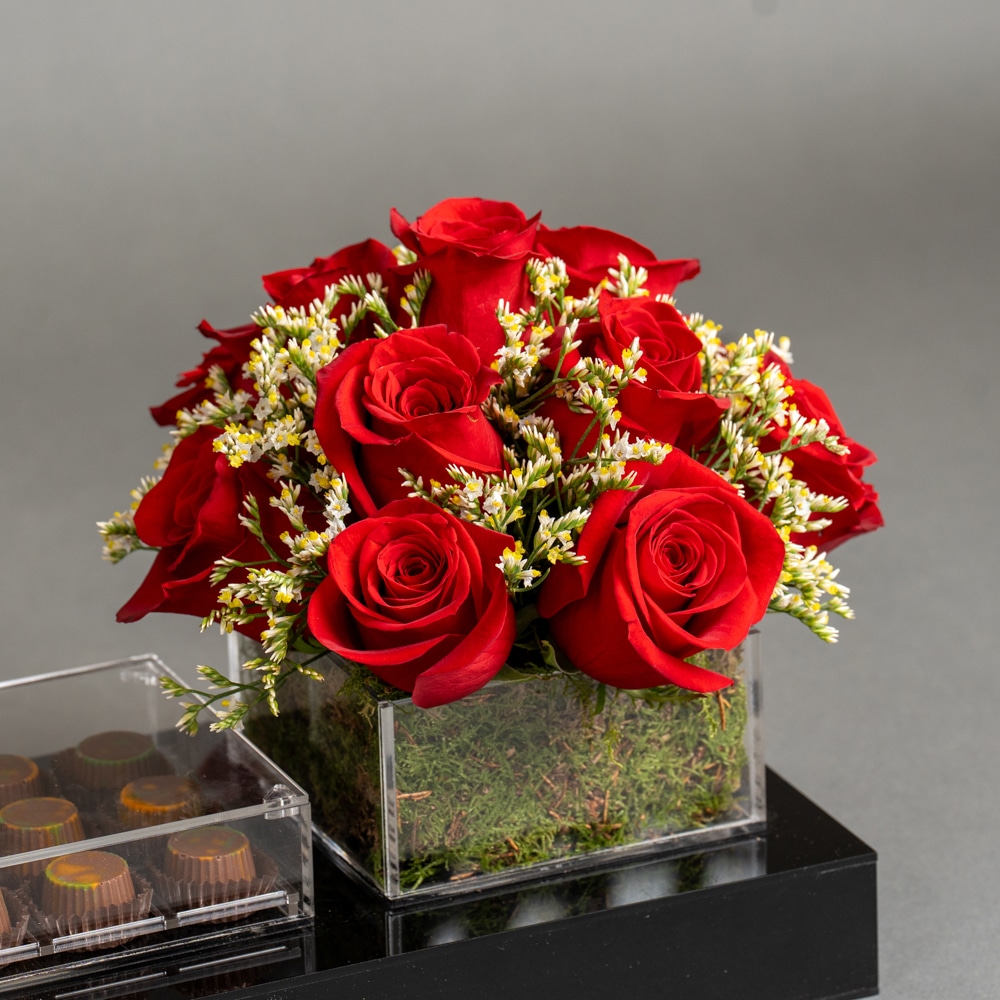 03.02 Red Roses & Chocolate Graduation Gift Tray with 2026 Acrylic Figure