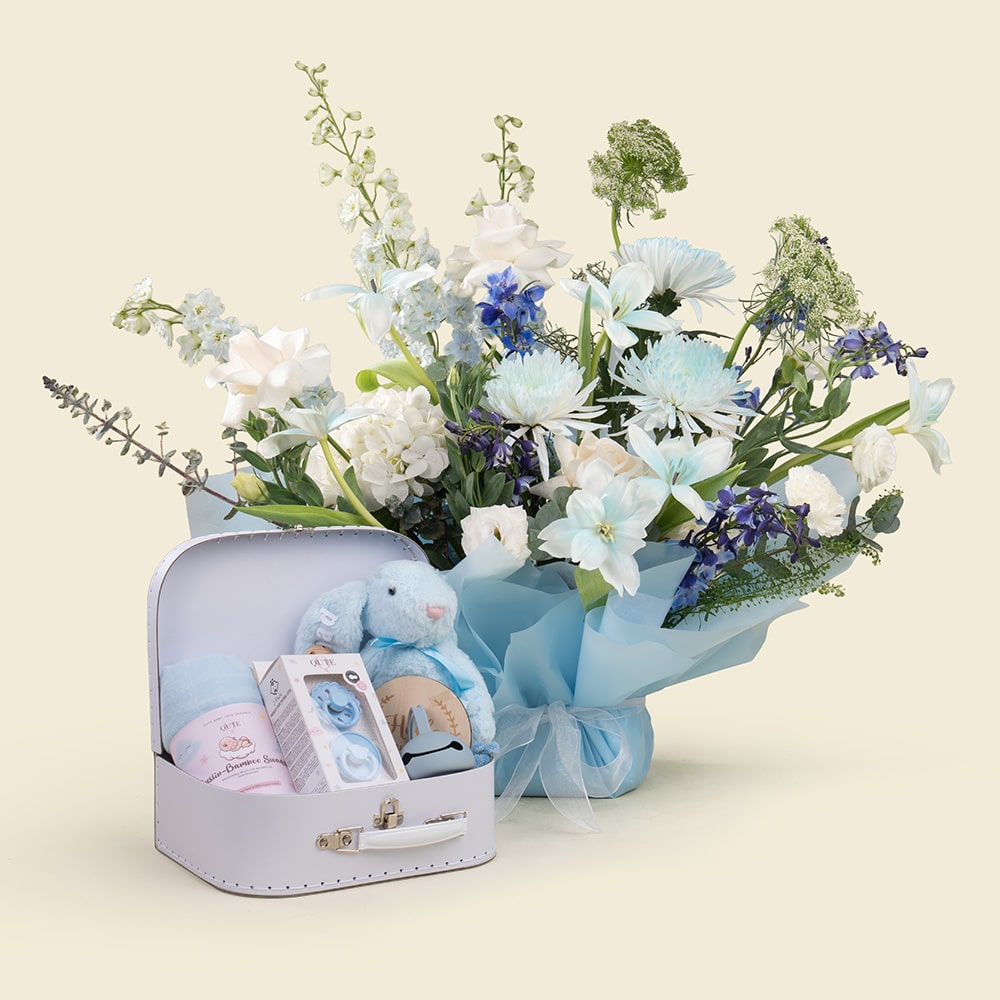 17 Shop baby boy keepsake case in Qatar with flowers, personalized soft toy, swaddle, and newborn essentials. Perfect baby shower or hospital gift.