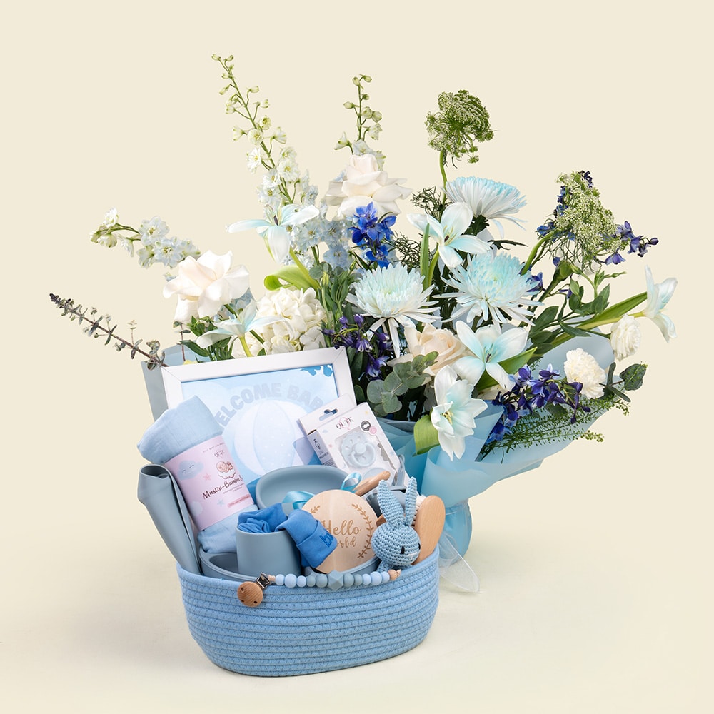 20 Luxury Baby Boy Keepsake Basket with Flowers & Personalized Feeding Set